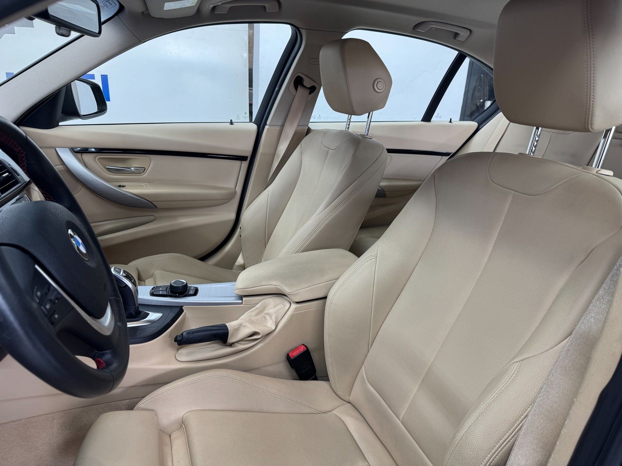 BMW 320i