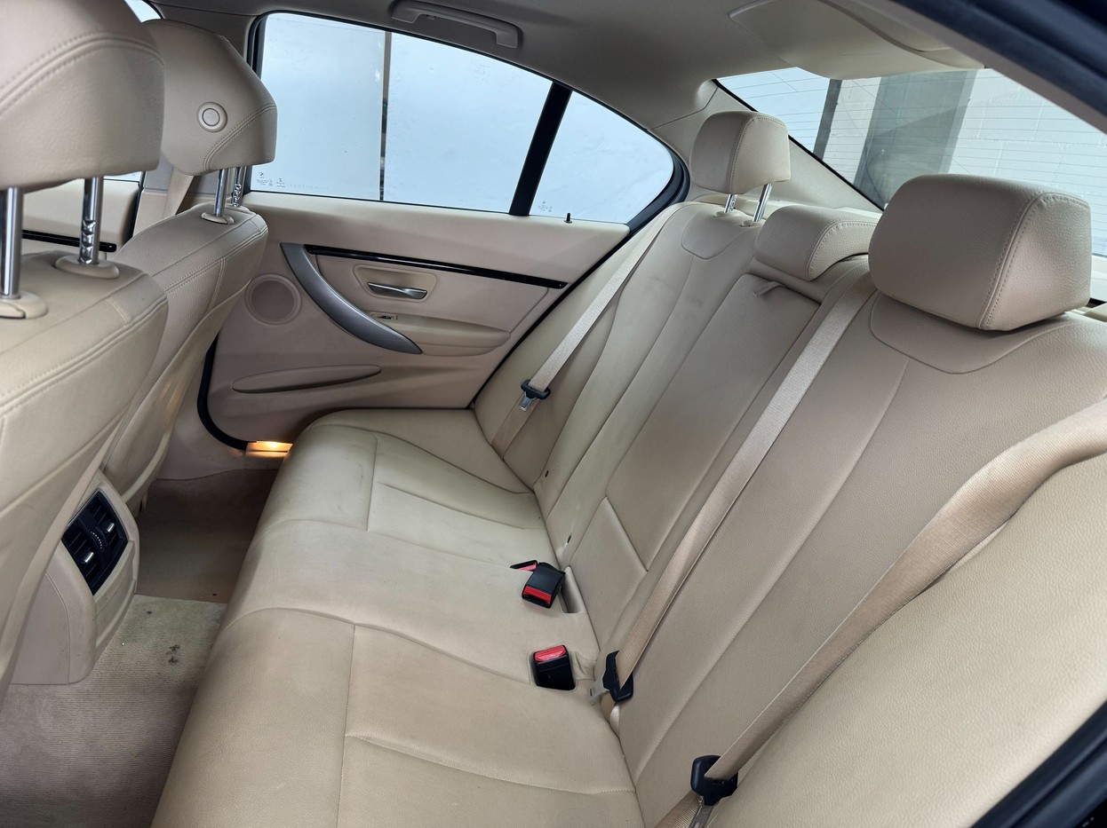 BMW 320i