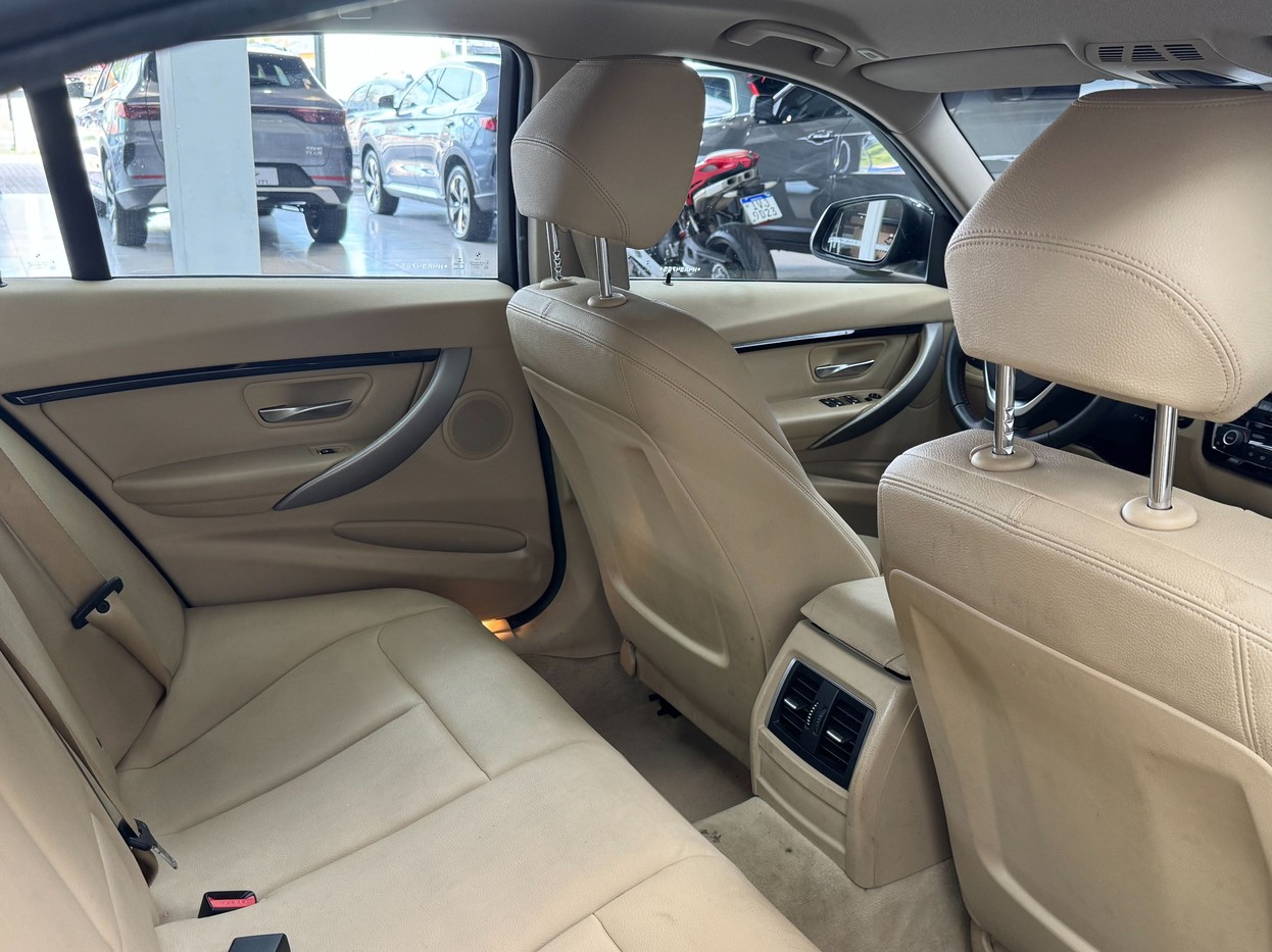 BMW 320i