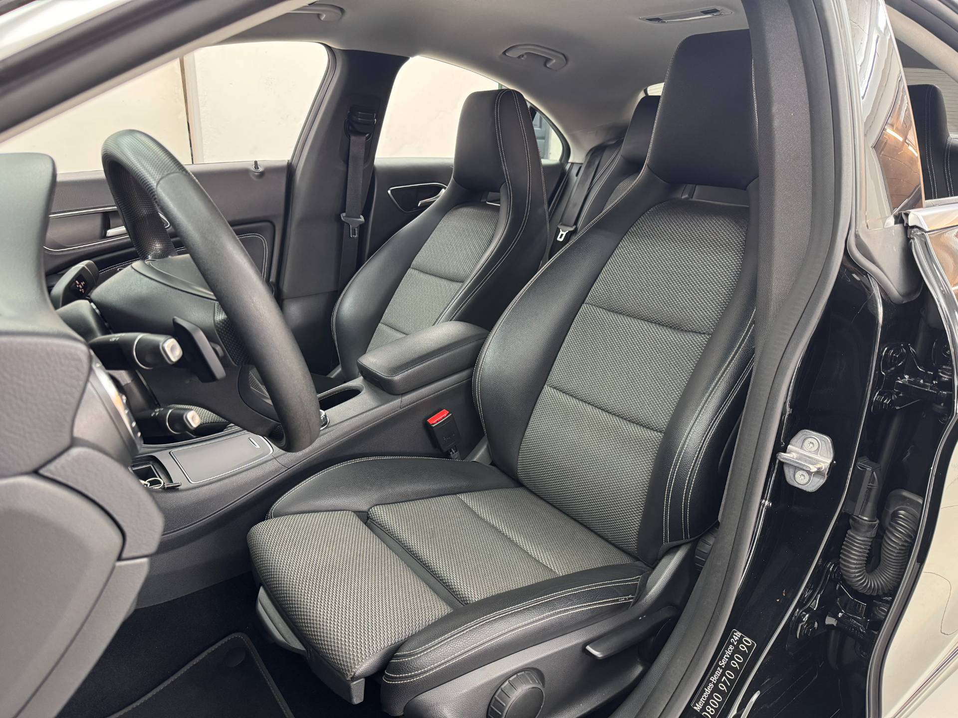 MERCEDES-BENZ CLA 180