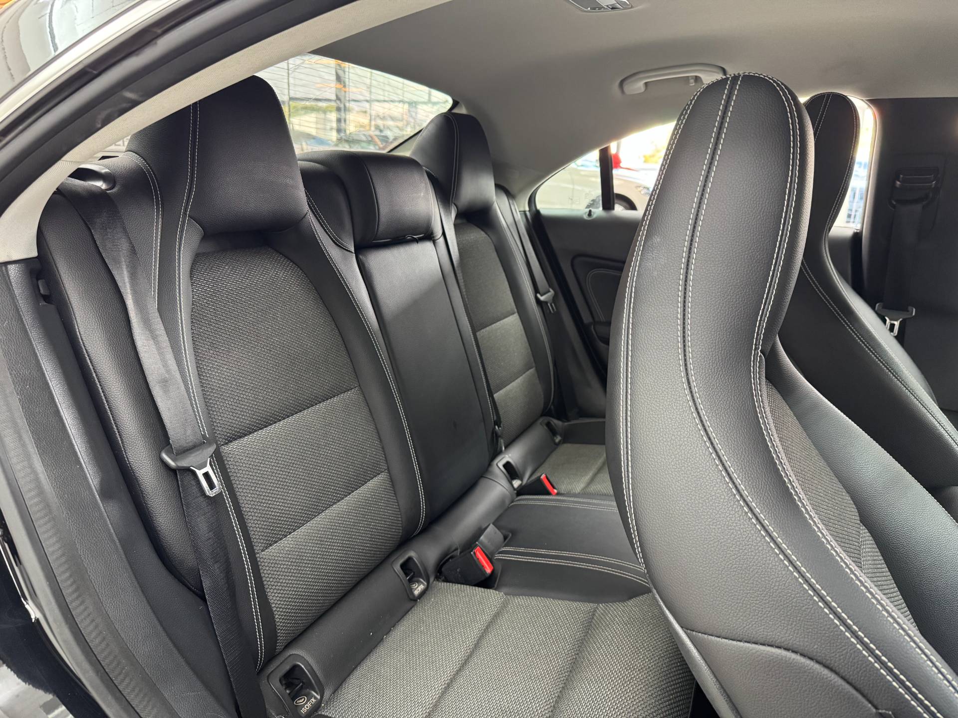 MERCEDES-BENZ CLA 180