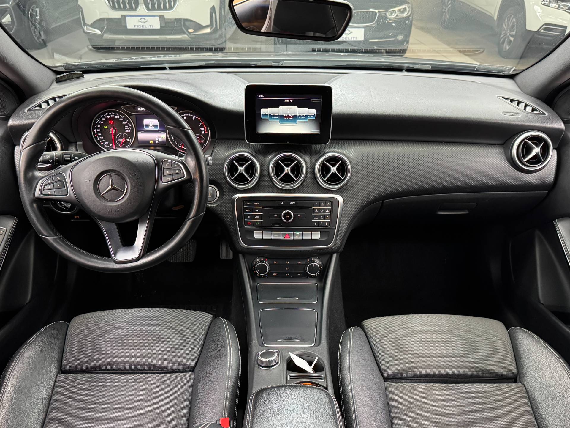 MERCEDES-BENZ A 200