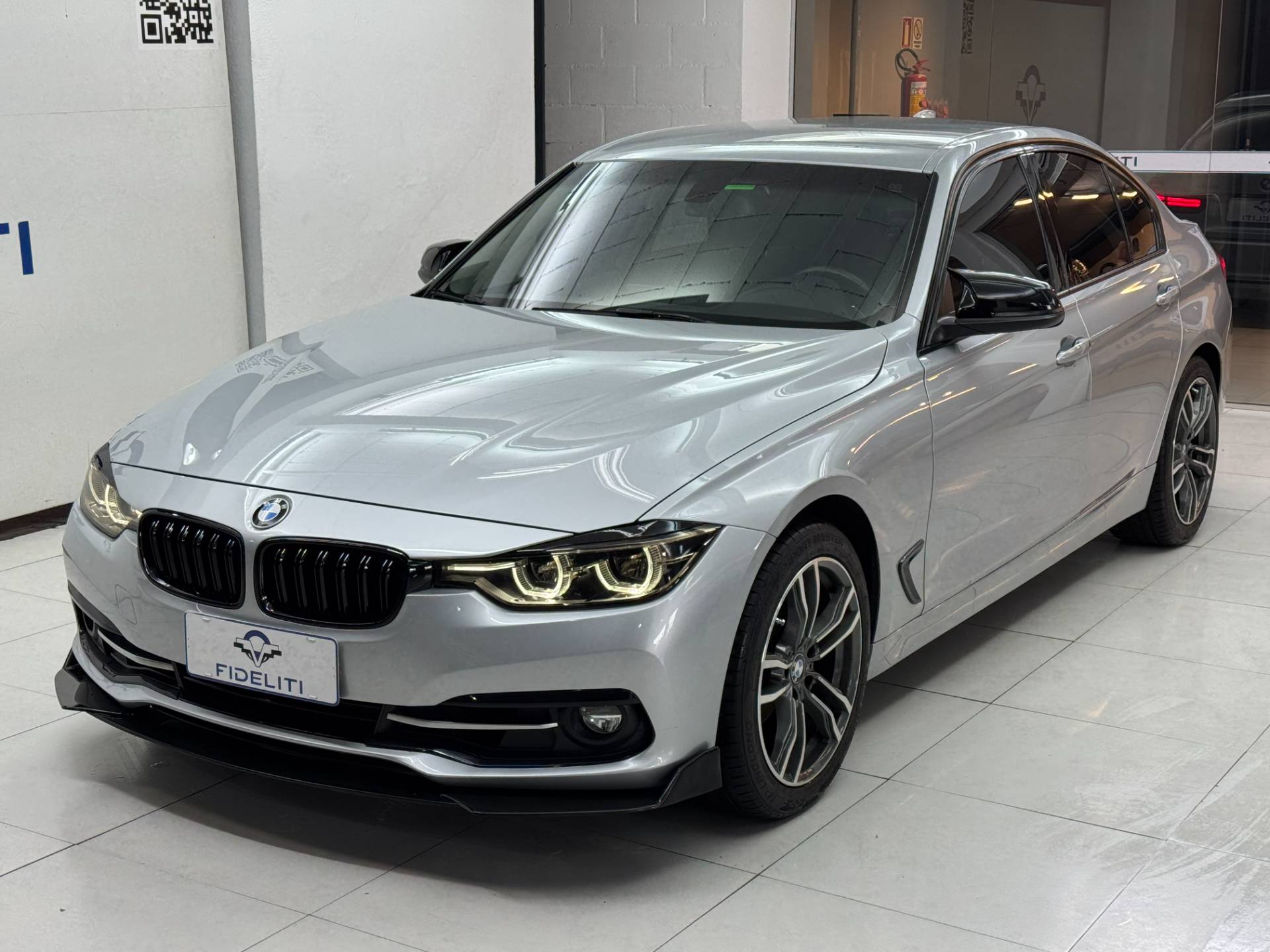 BMW 320i