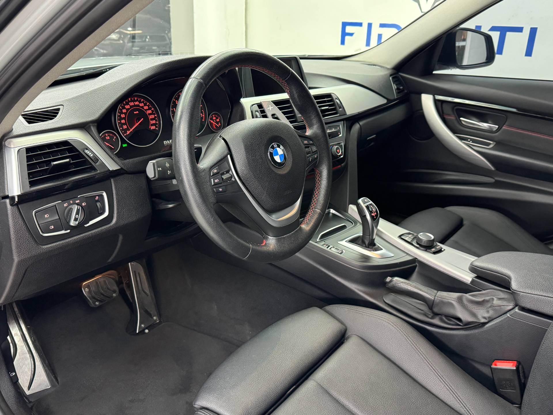 BMW 320i