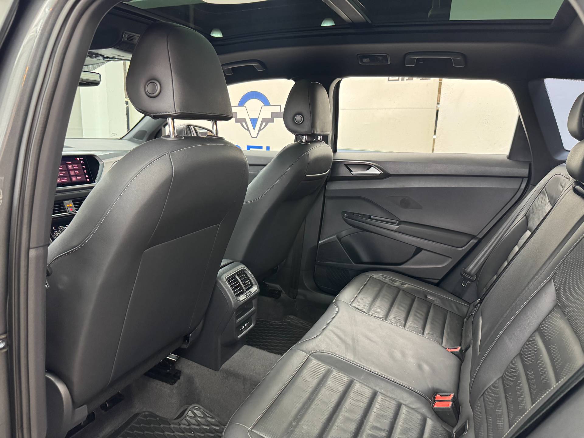 VOLKSWAGEN TAOS