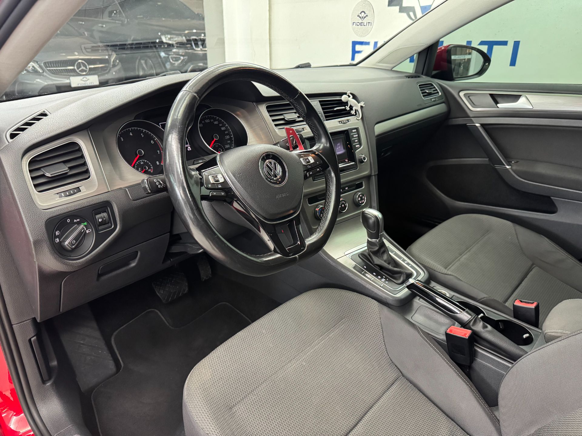 VOLKSWAGEN GOLF