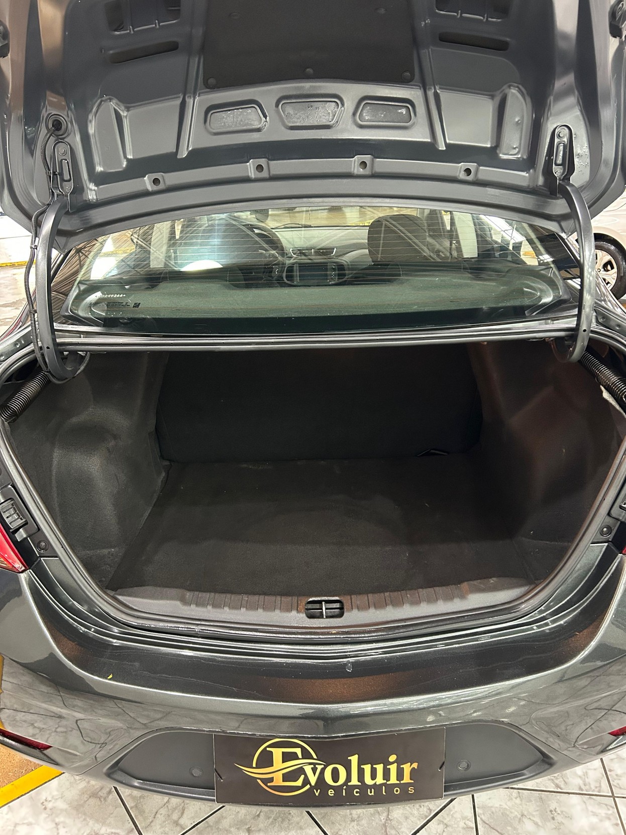 Car Image 14