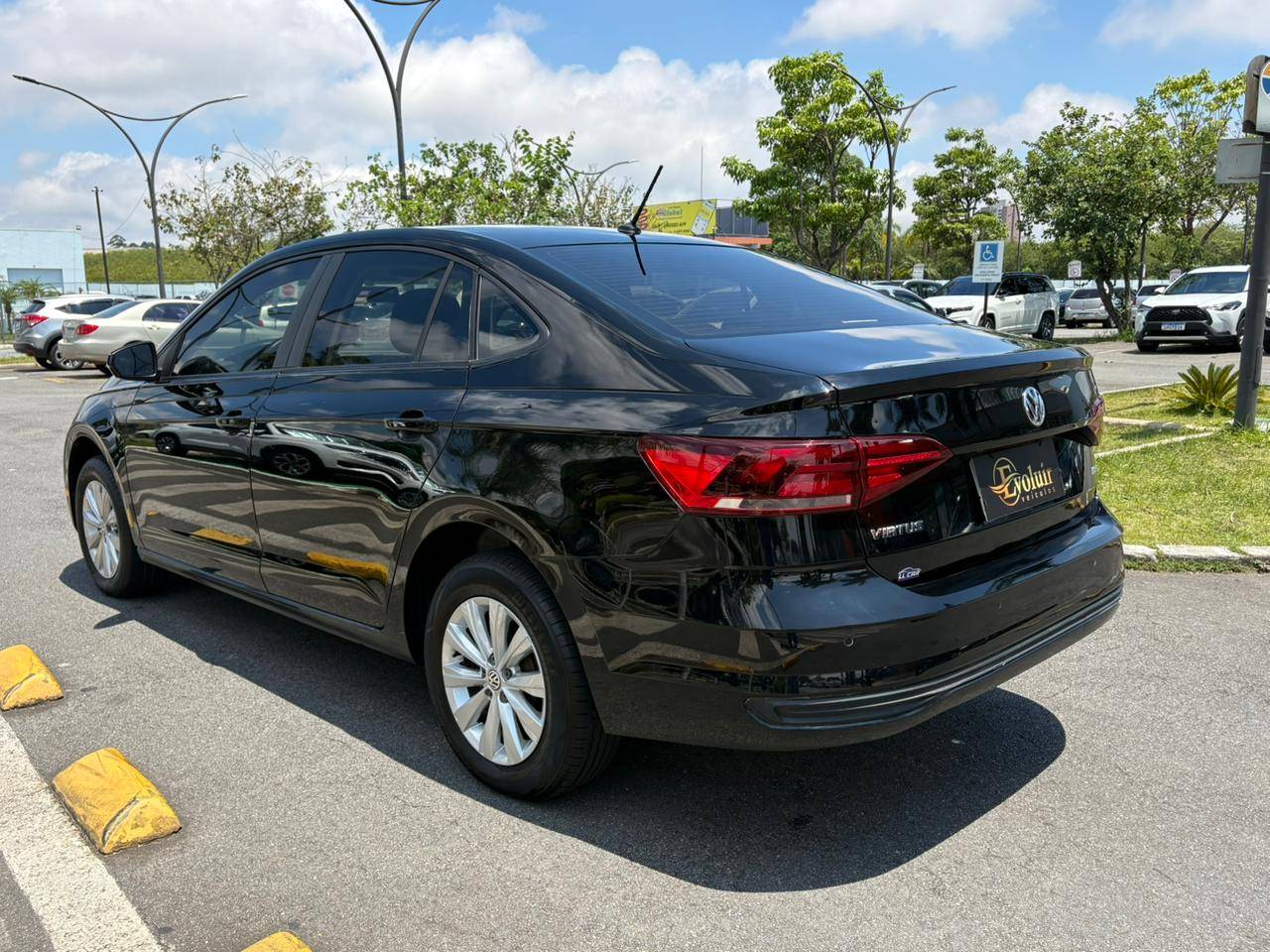 VOLKSWAGEN VIRTUS