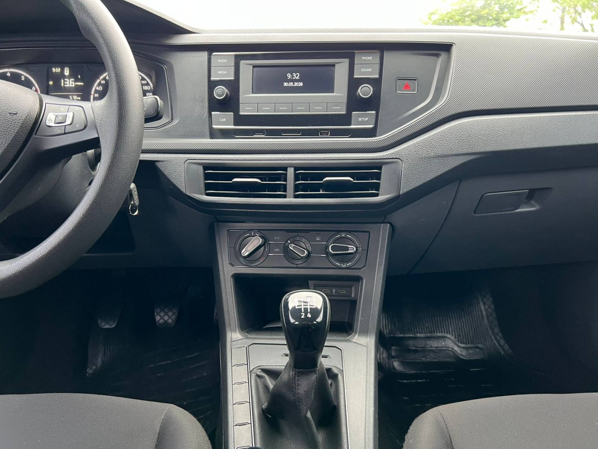 VOLKSWAGEN POLO