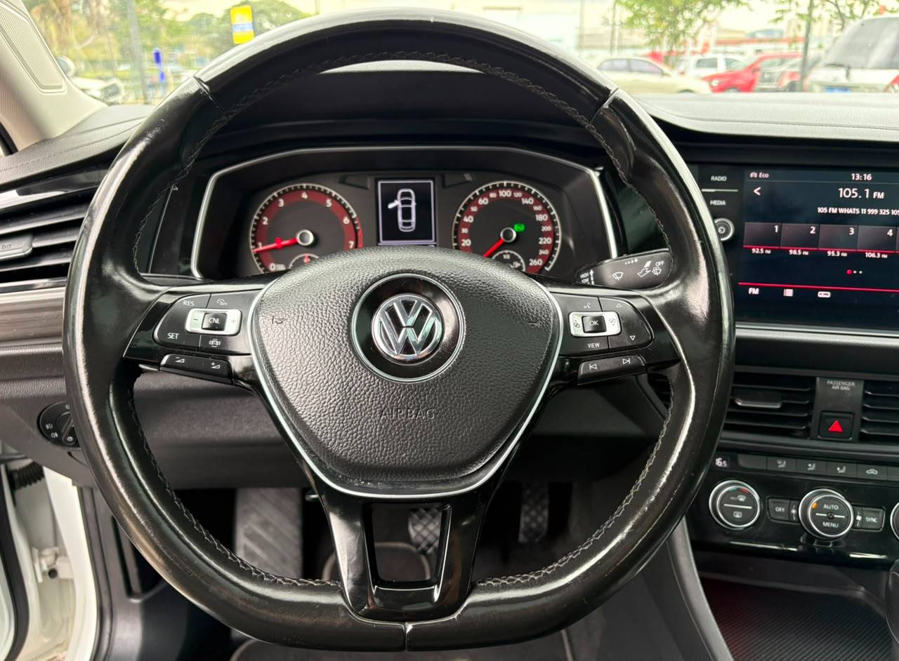 VOLKSWAGEN JETTA
