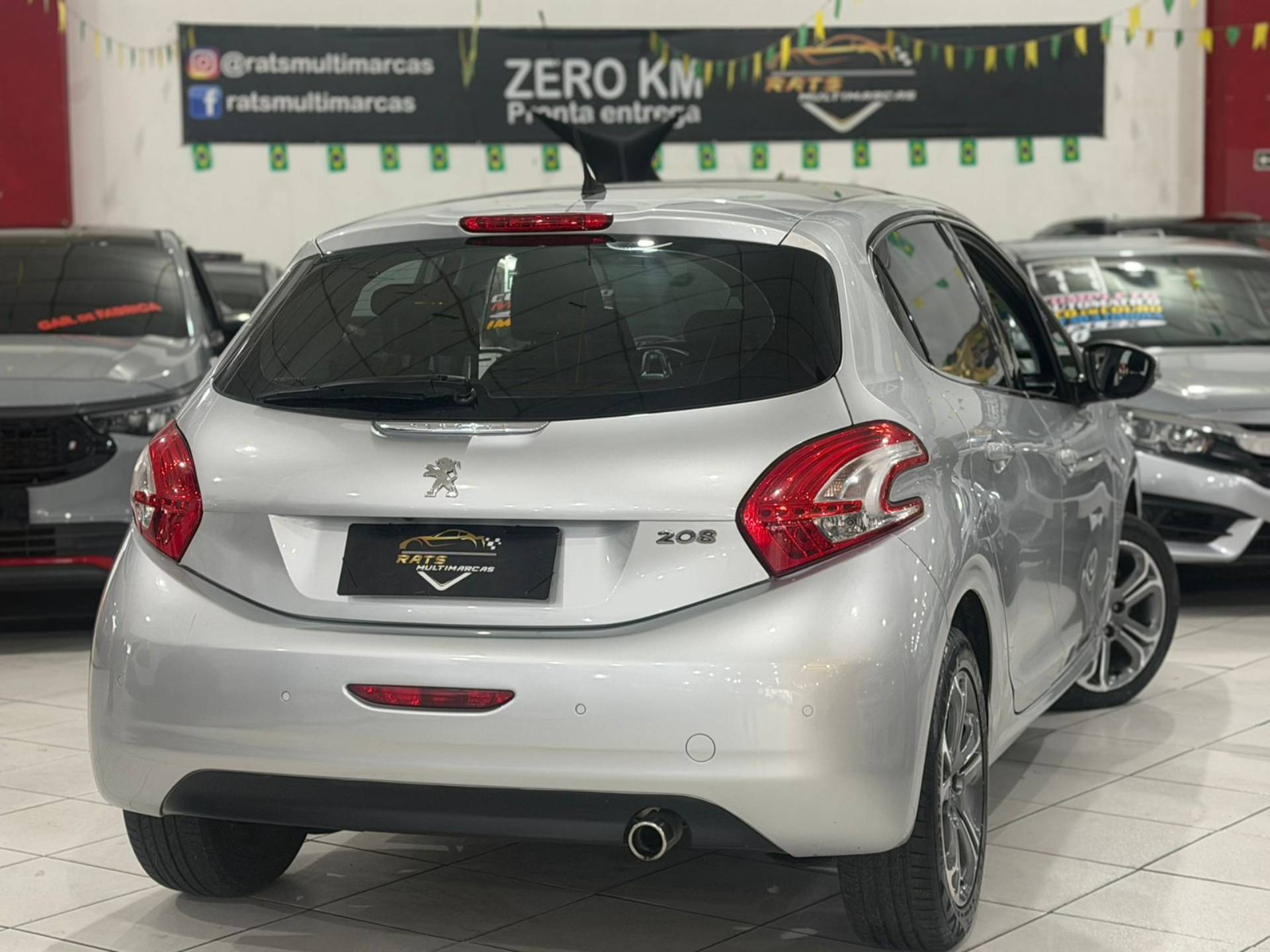PEUGEOT 208