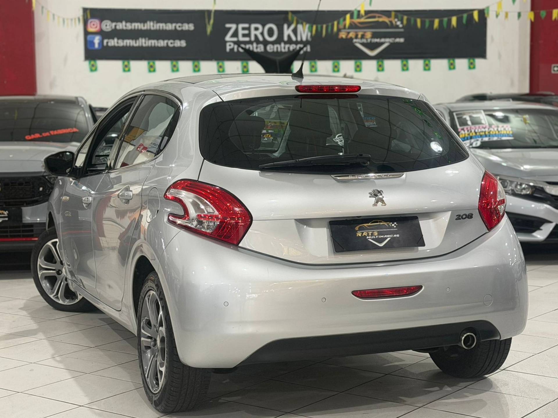 PEUGEOT 208