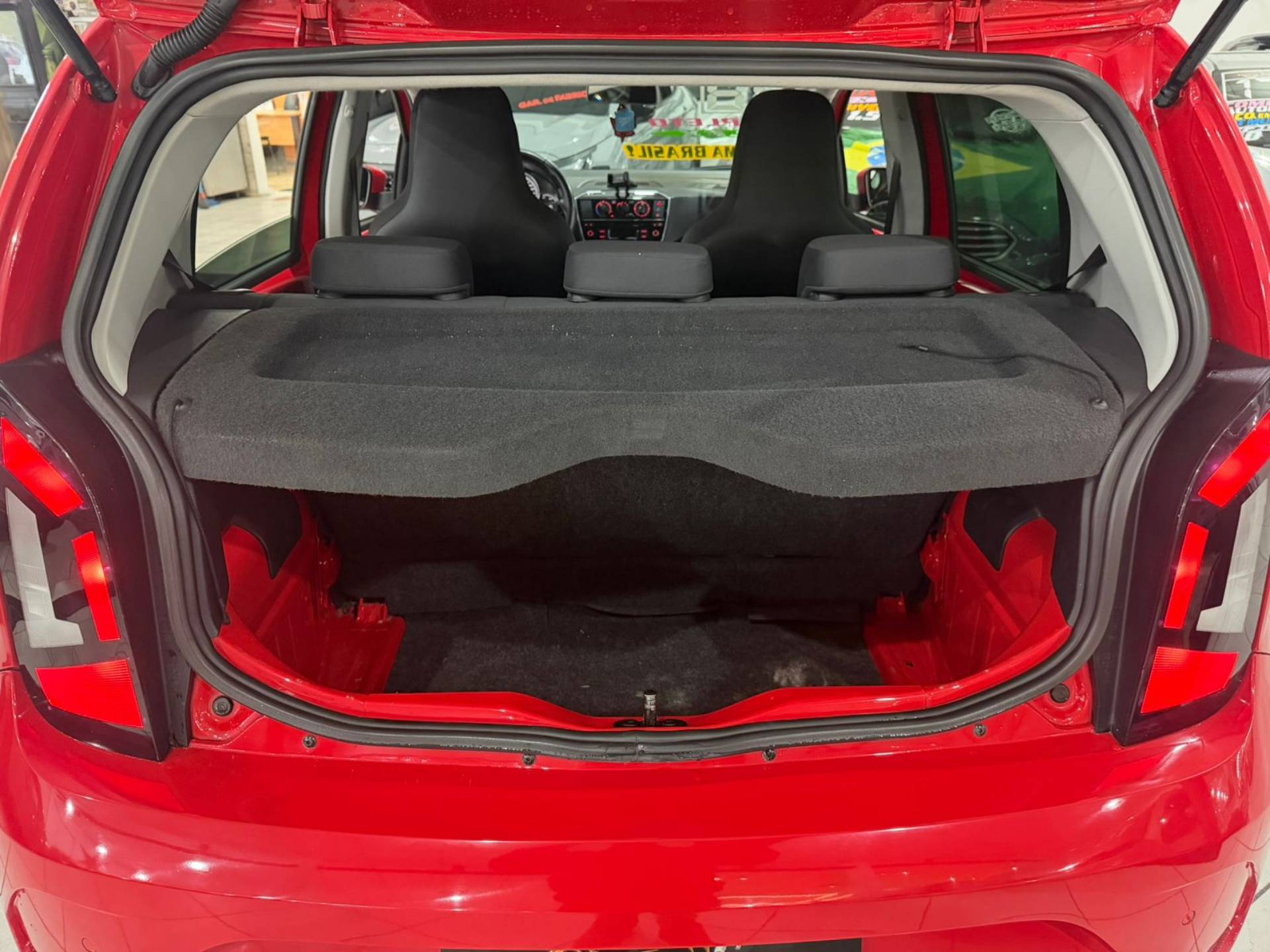 VOLKSWAGEN UP