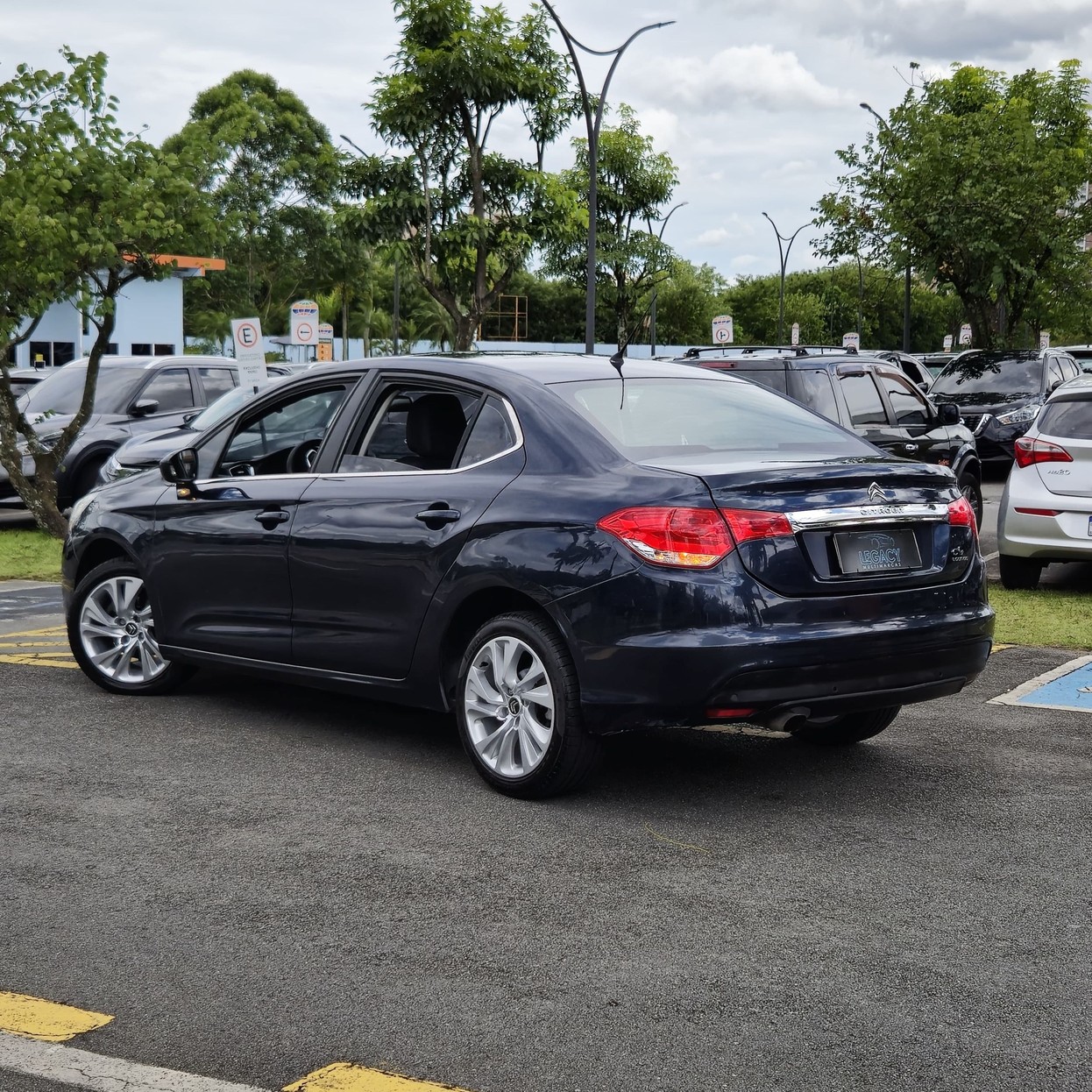 Car Image 4
