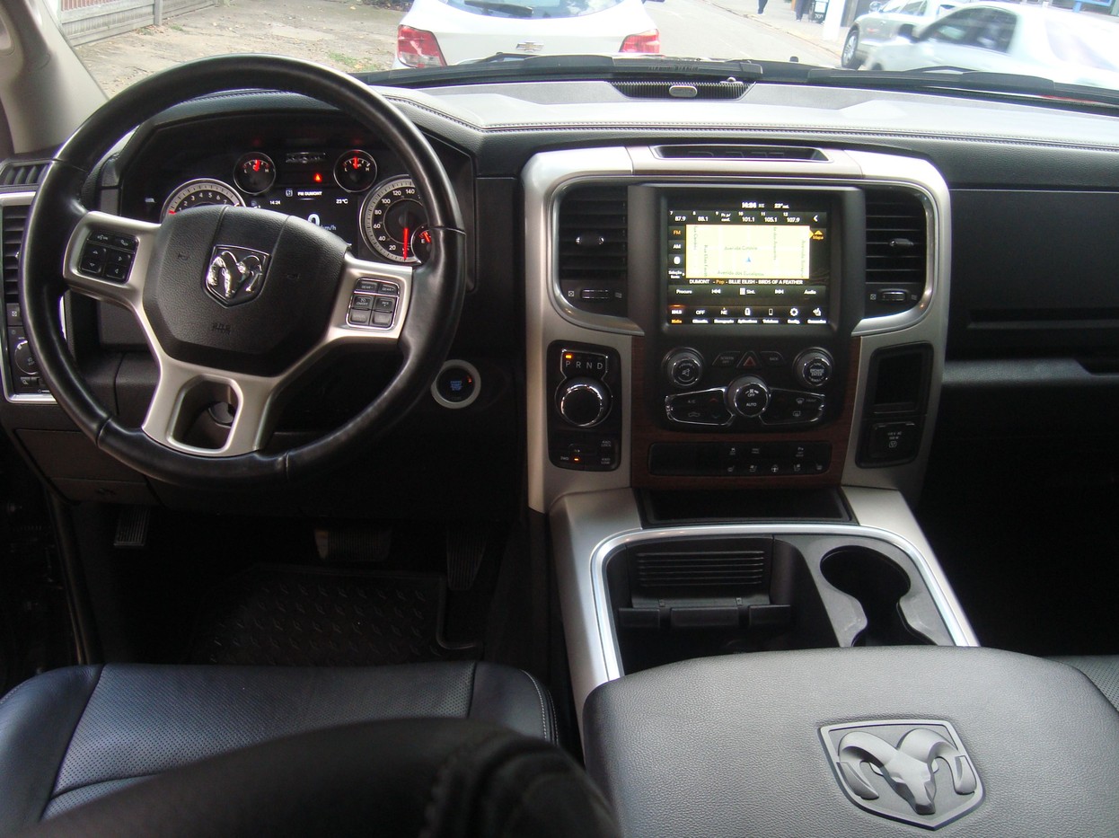 RAM CLASSIC 5.7 V8 LARAMIE CD 4X4