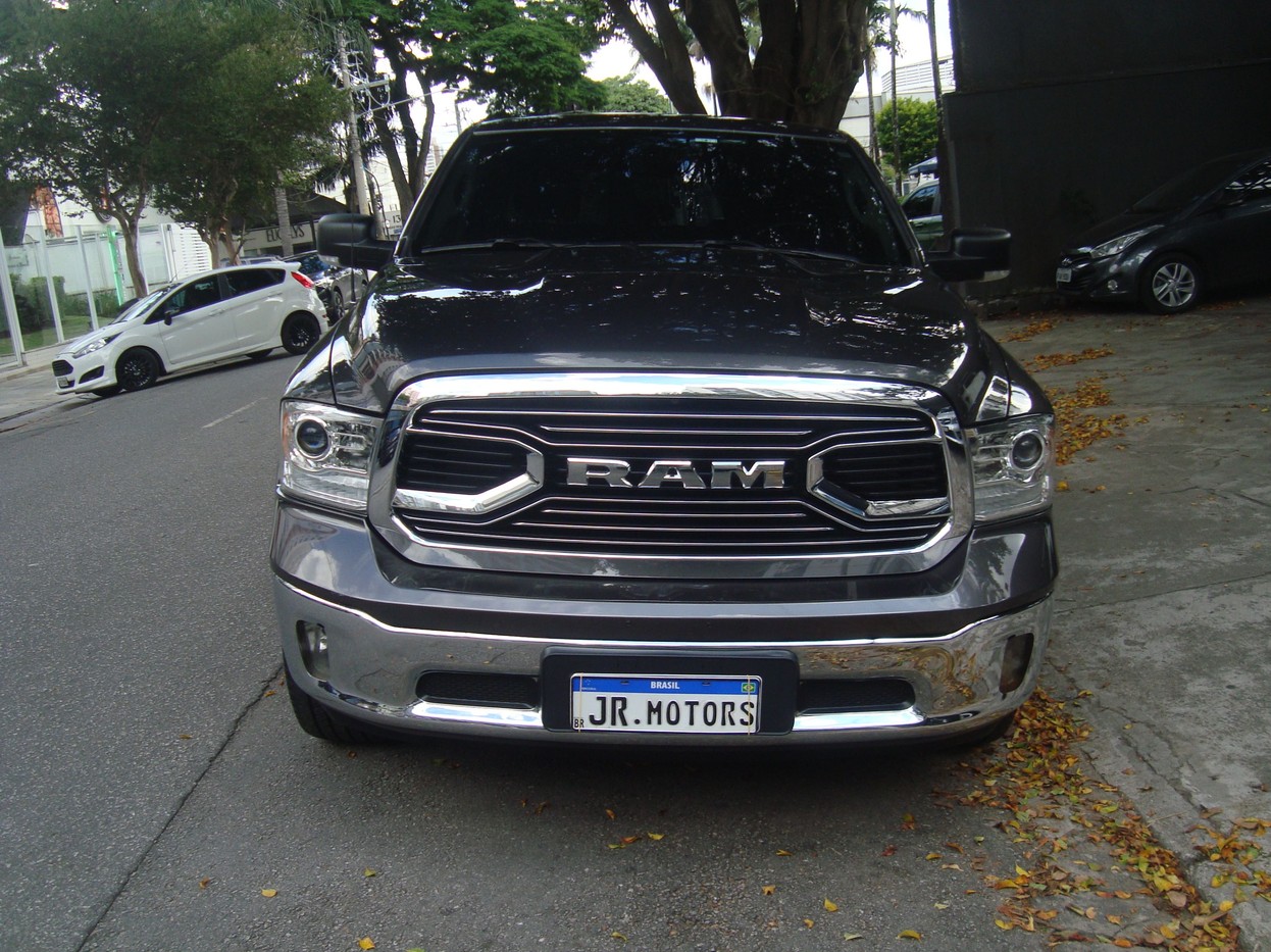 RAM CLASSIC 5.7 V8 LARAMIE CD 4X4