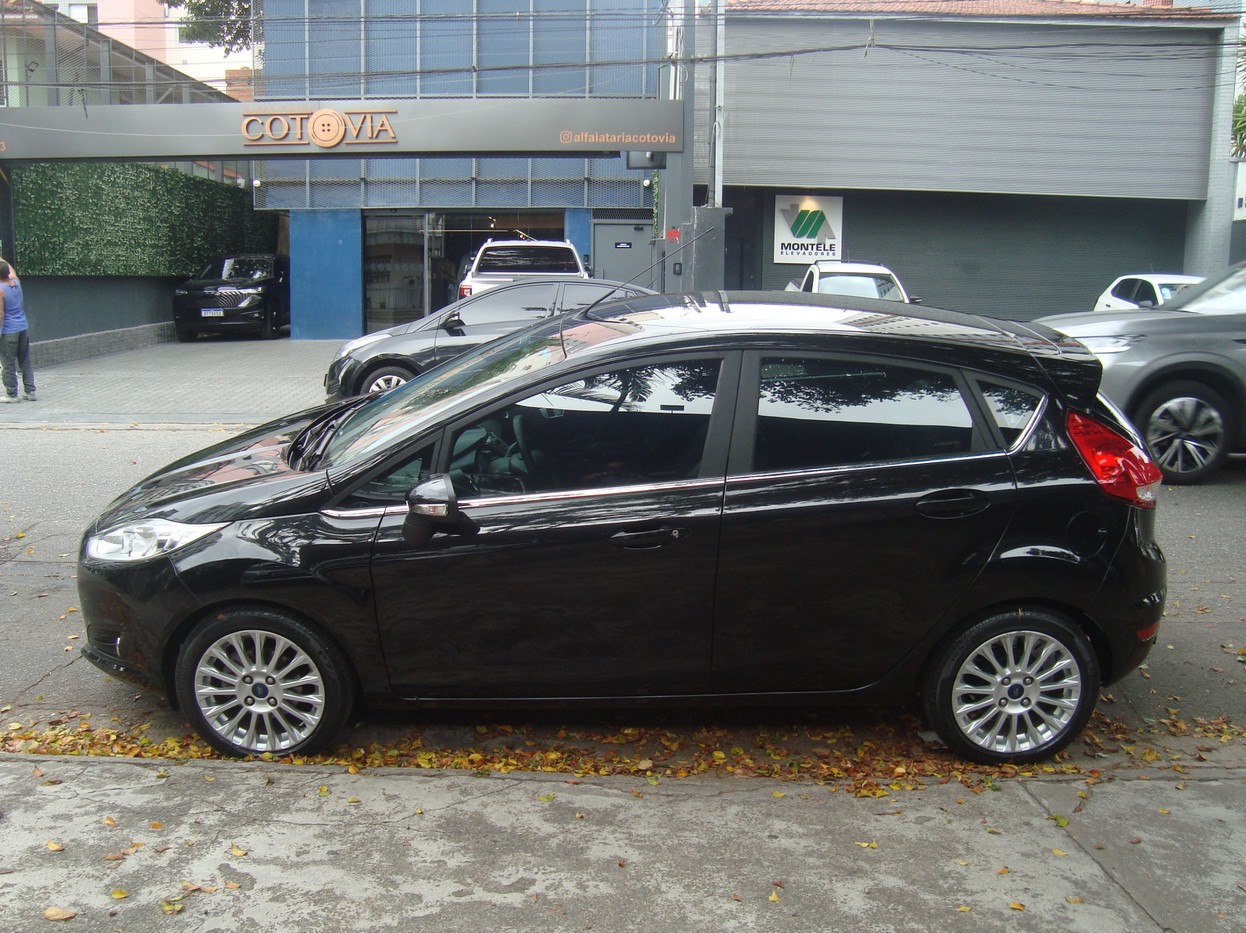 FORD FIESTA 1.6 TITANIUM HATCH 16V