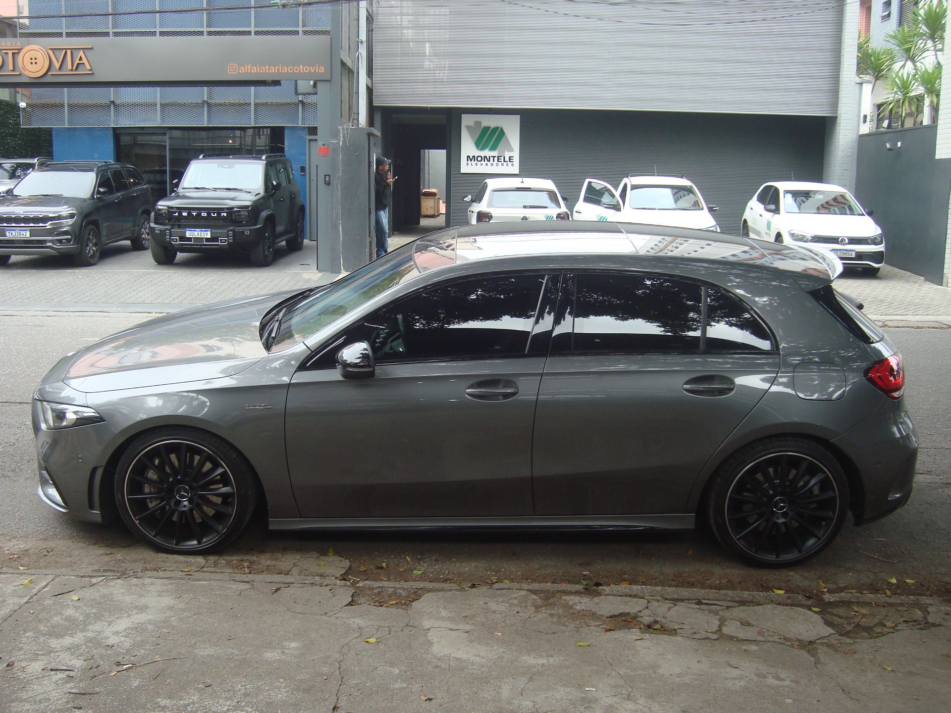 MERCEDES-BENZ A 35 AMG