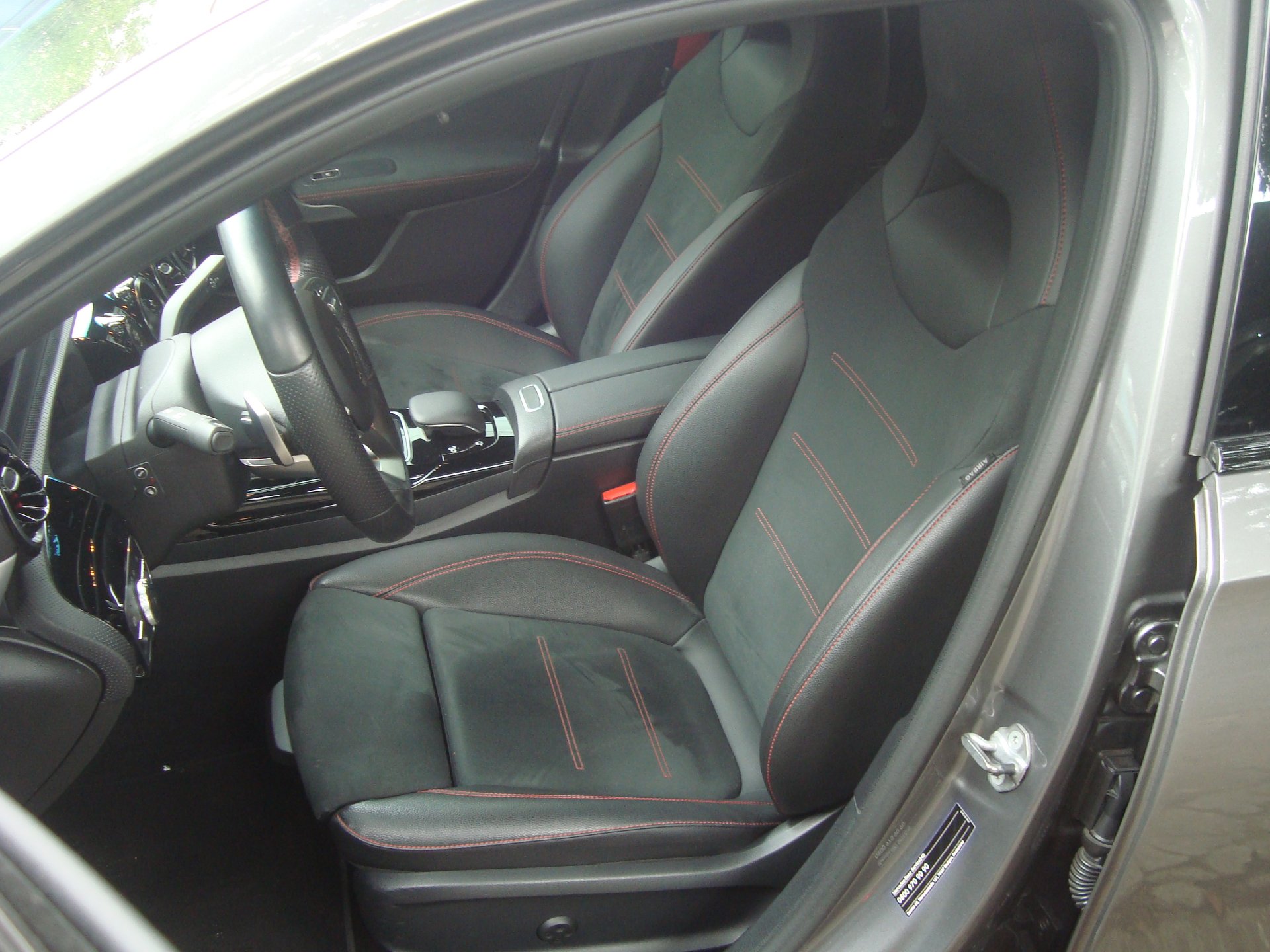MERCEDES-BENZ A 35 AMG