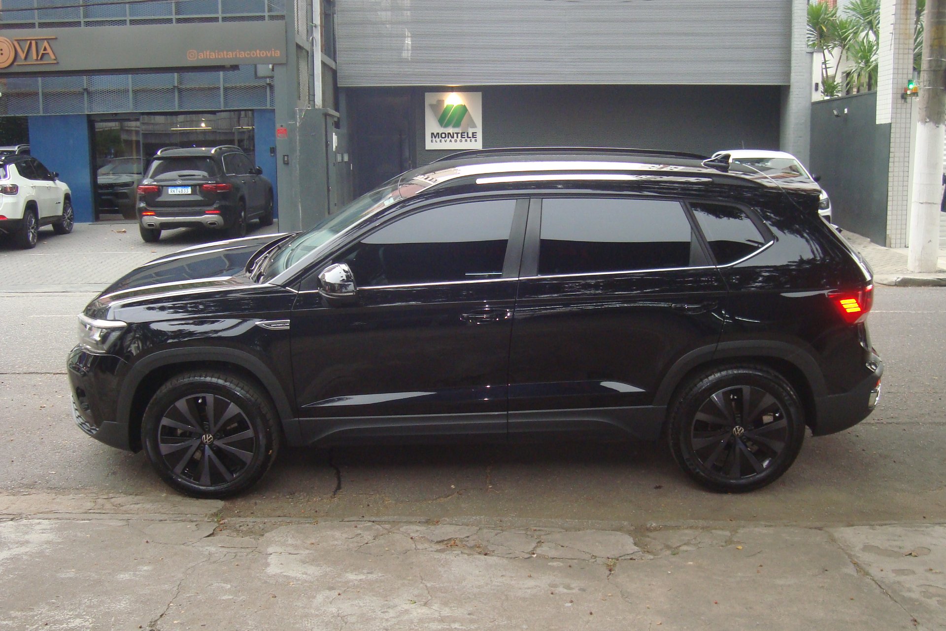 VOLKSWAGEN TAOS