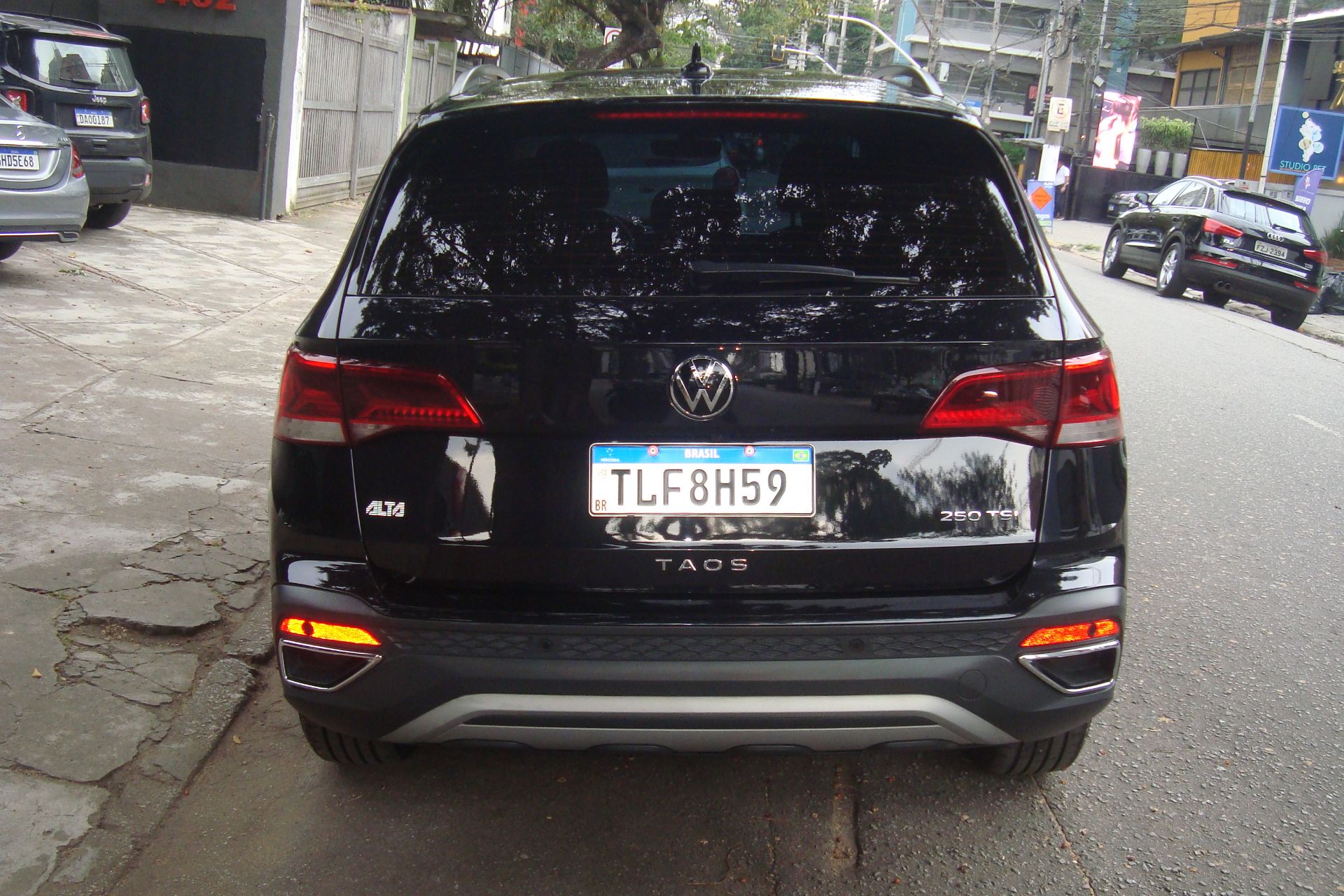 VOLKSWAGEN TAOS