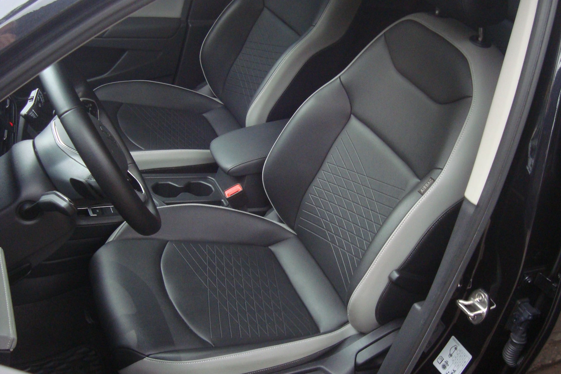 VOLKSWAGEN TAOS