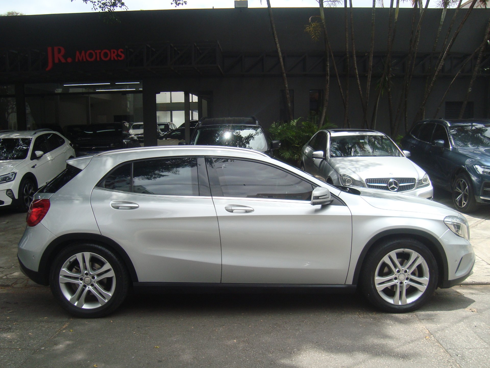 MERCEDES-BENZ GLA 200