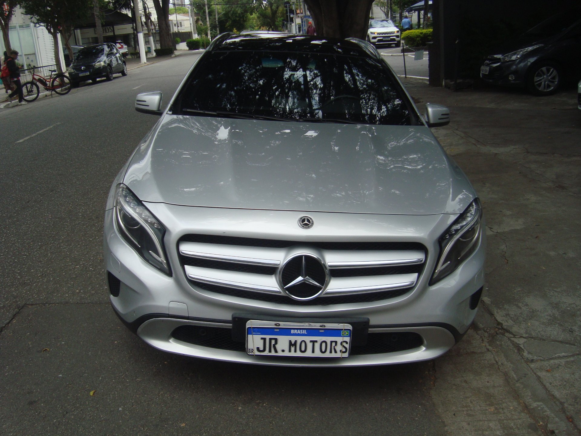 MERCEDES-BENZ GLA 200