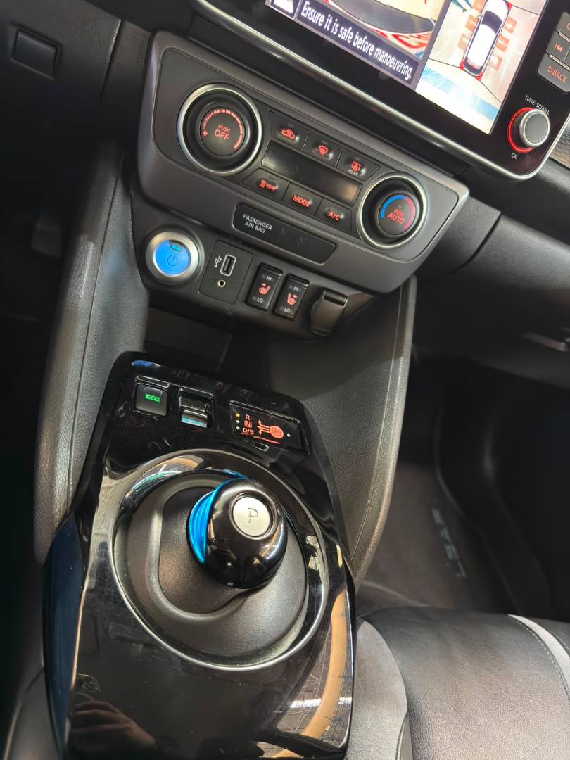 NISSAN LEAF