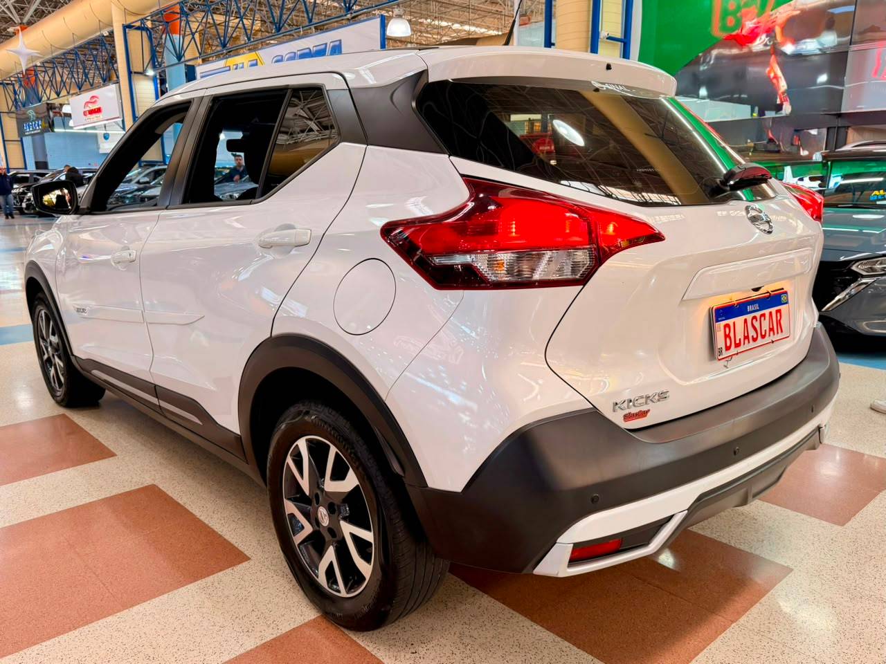 NISSAN KICKS