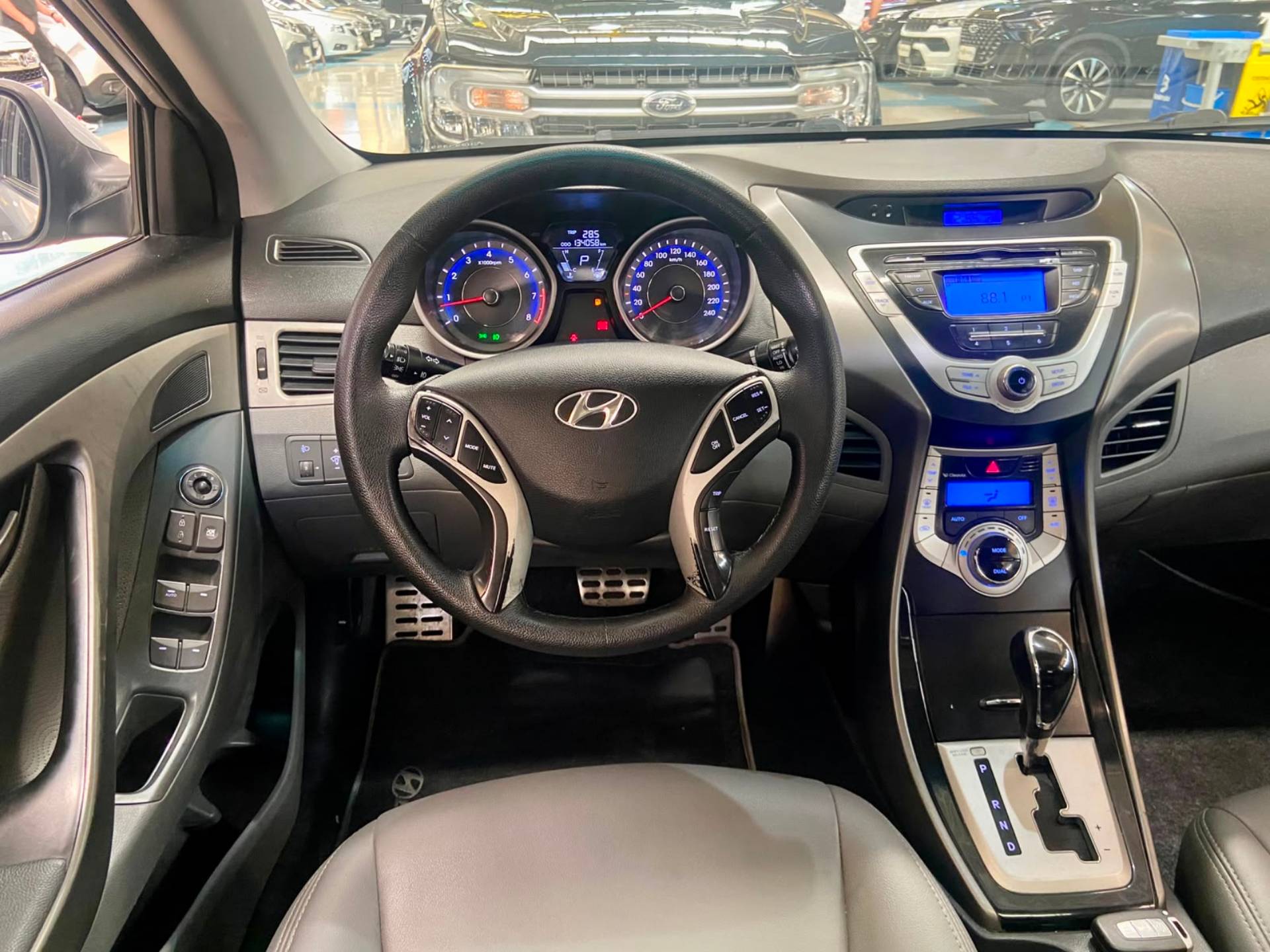 HYUNDAI ELANTRA