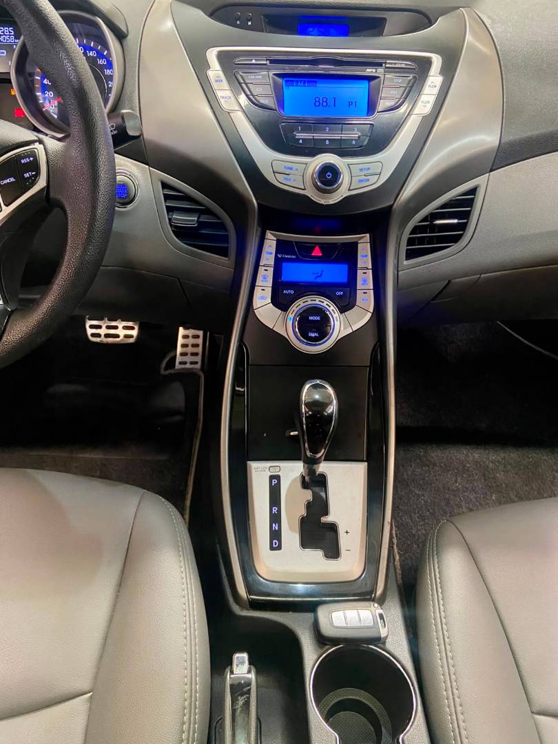 HYUNDAI ELANTRA