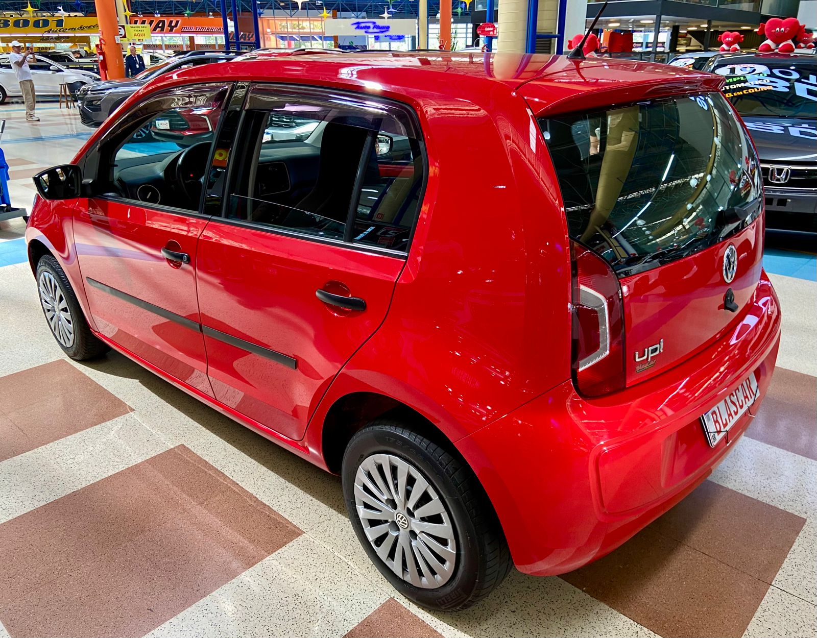 VOLKSWAGEN UP