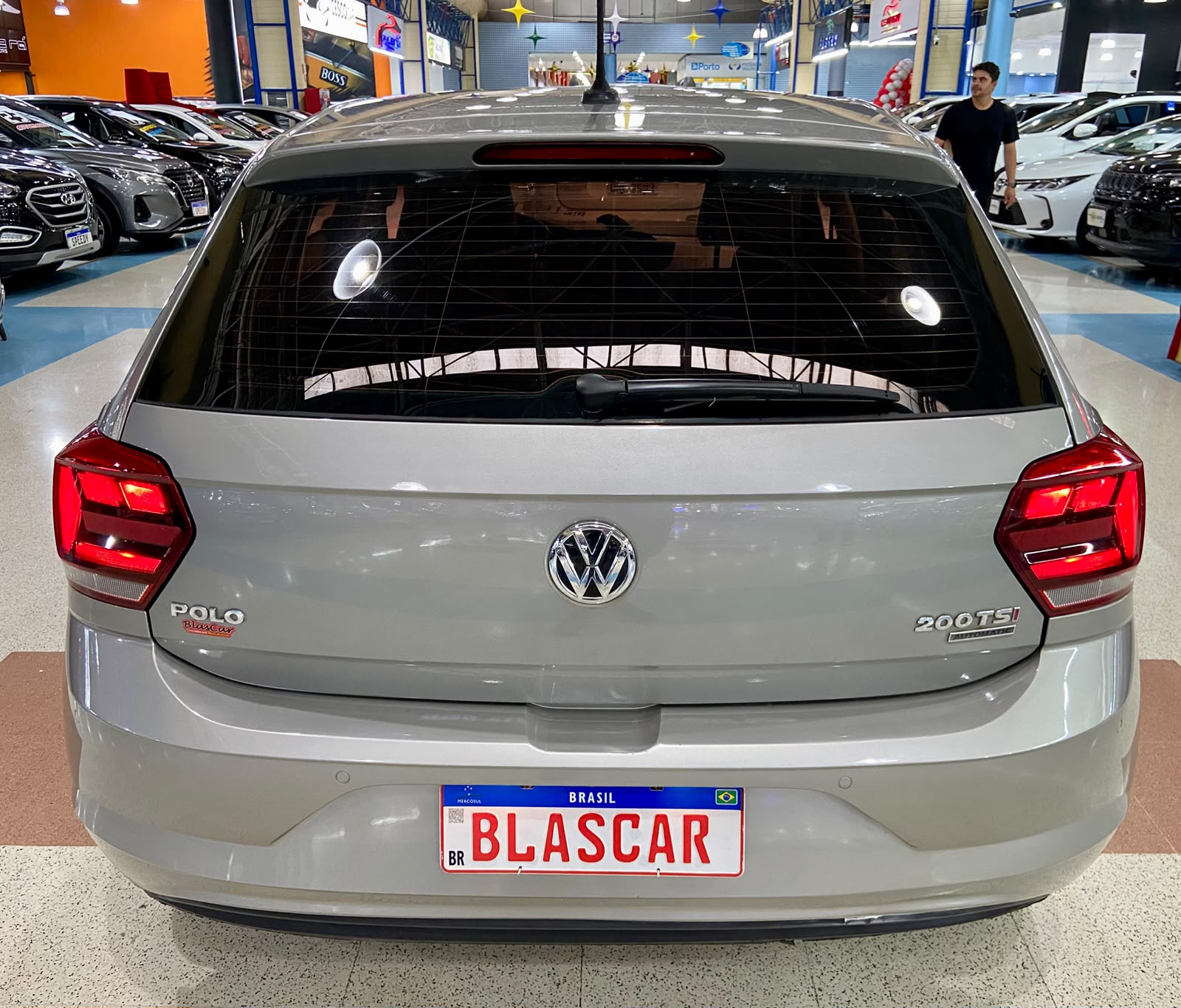 VOLKSWAGEN POLO