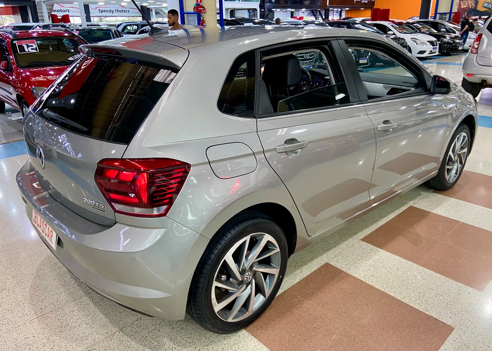 VOLKSWAGEN POLO
