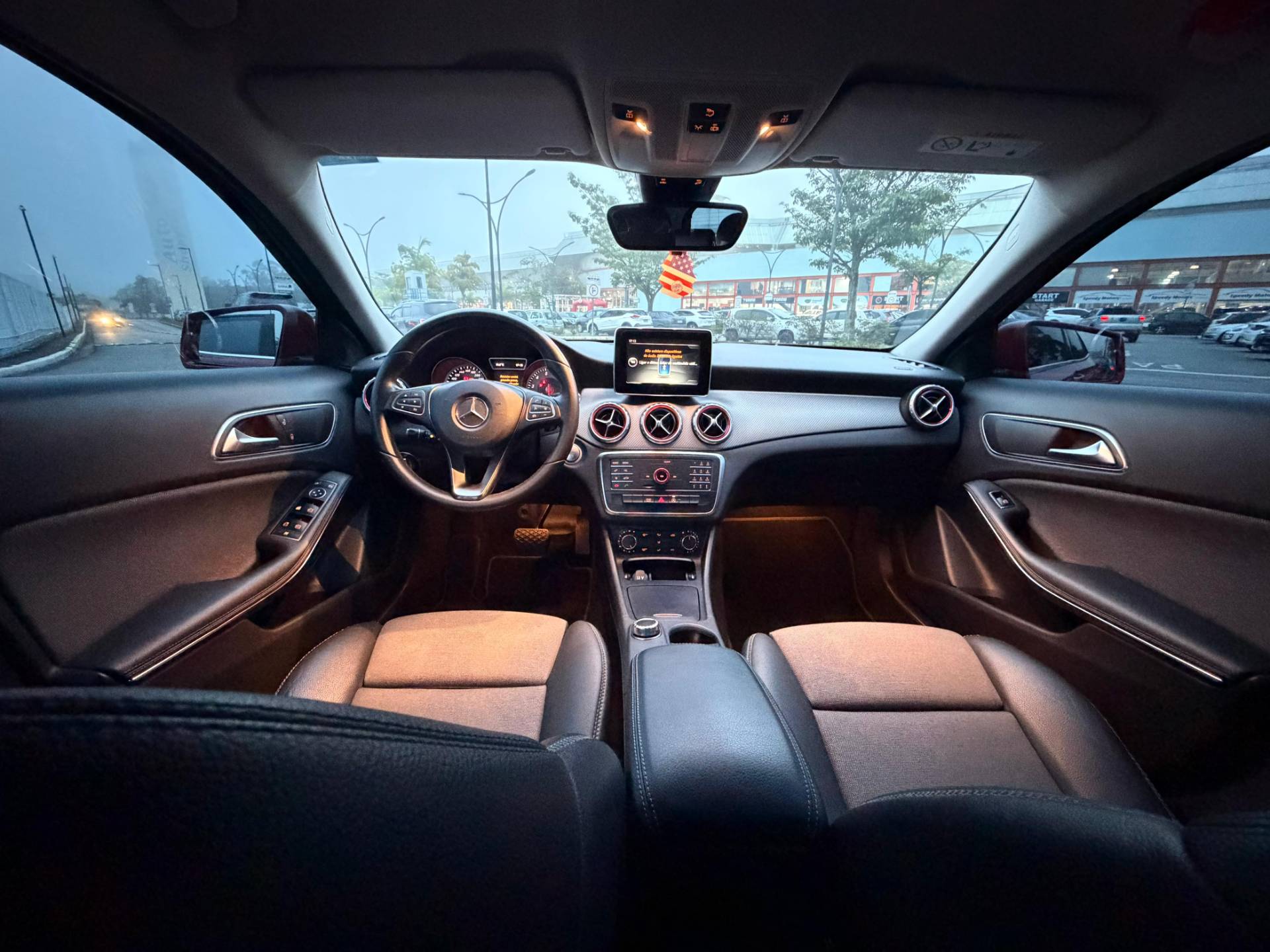 MERCEDES-BENZ GLA 200
