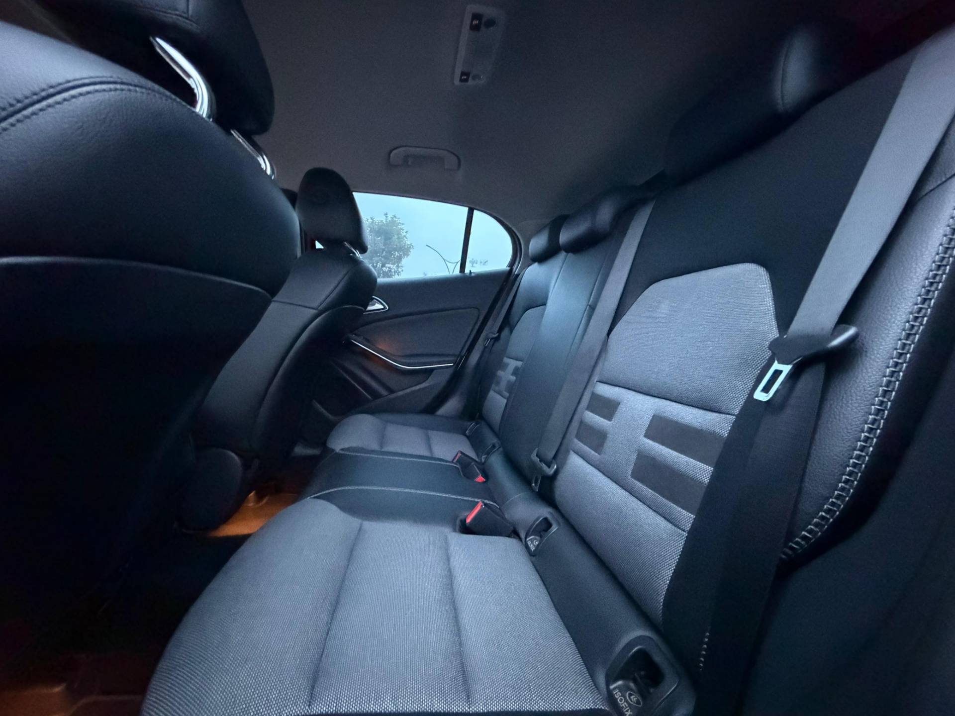 MERCEDES-BENZ GLA 200