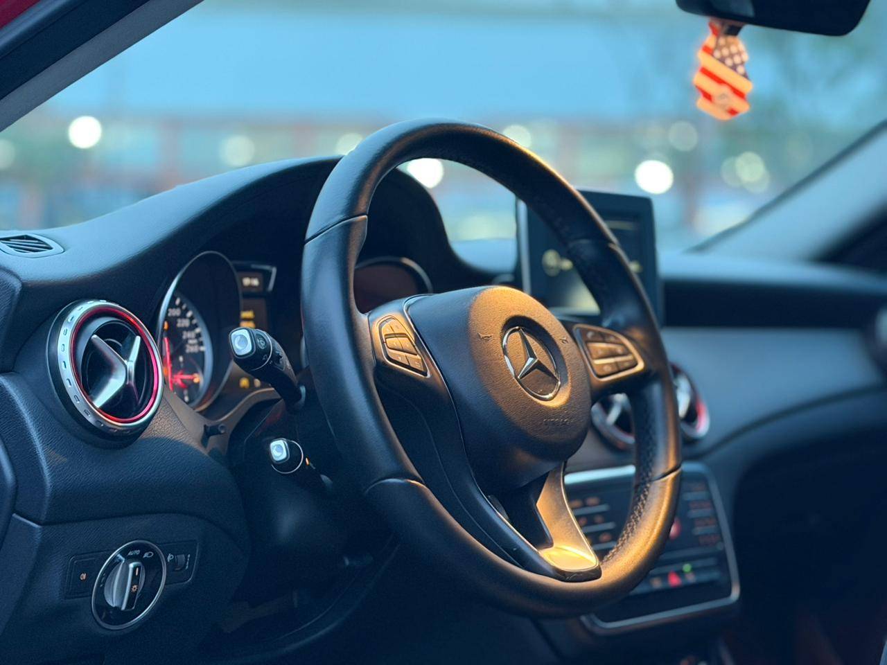 MERCEDES-BENZ GLA 200