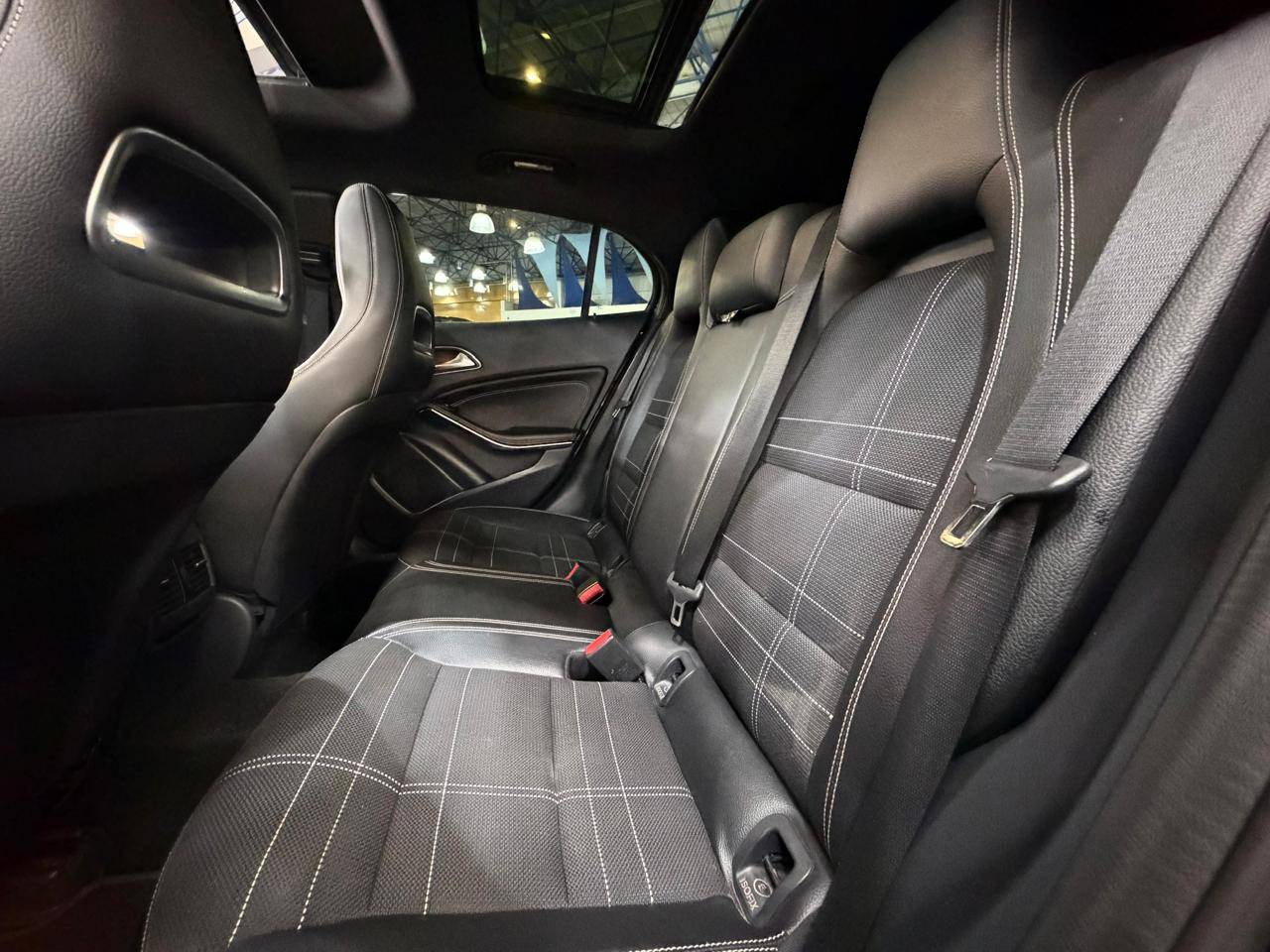 MERCEDES-BENZ GLA 200