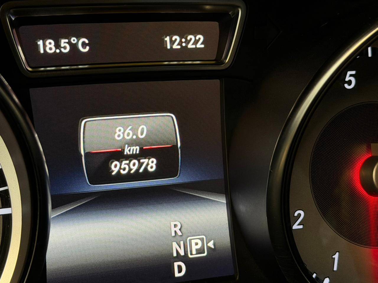 MERCEDES-BENZ GLA 200