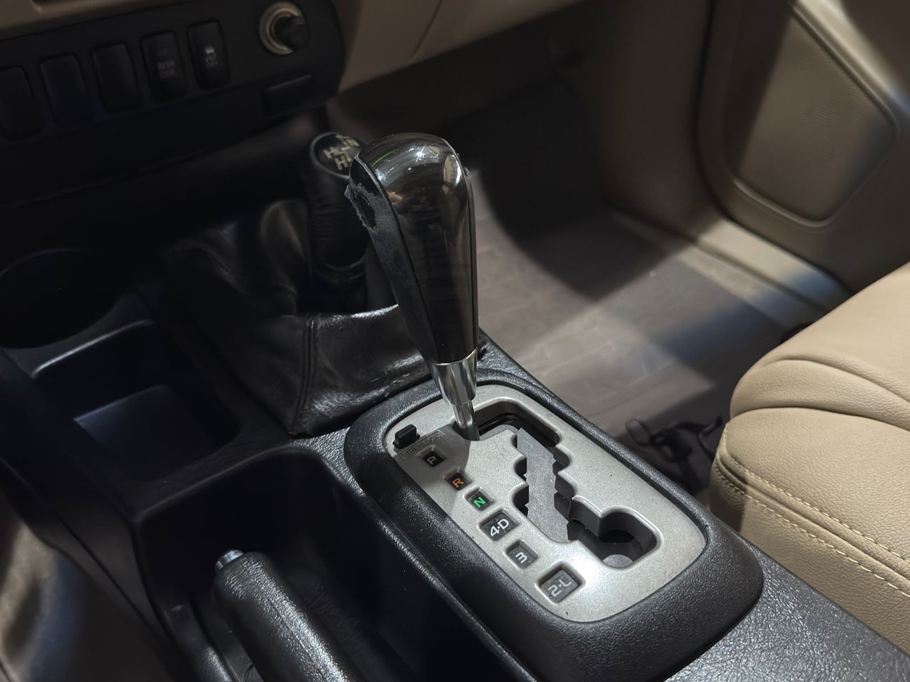 TOYOTA HILUX SW4