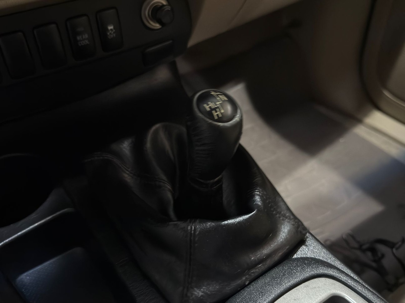 TOYOTA HILUX SW4