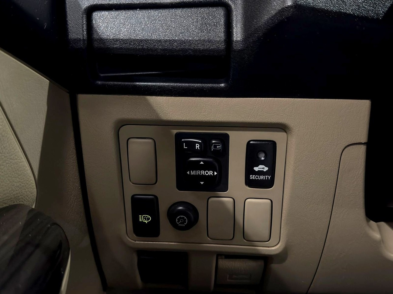 TOYOTA HILUX SW4