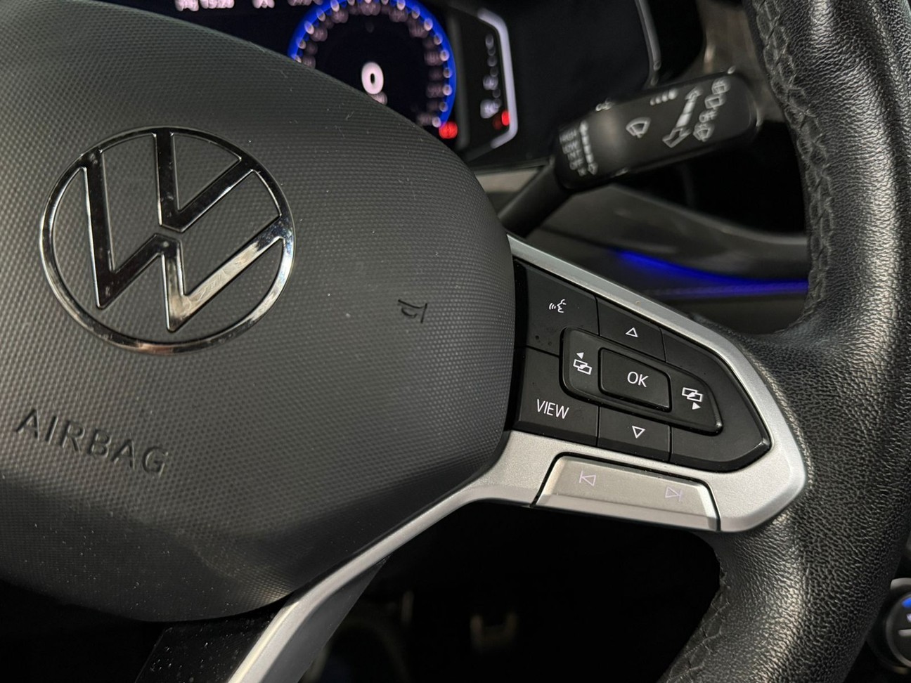 VOLKSWAGEN TAOS