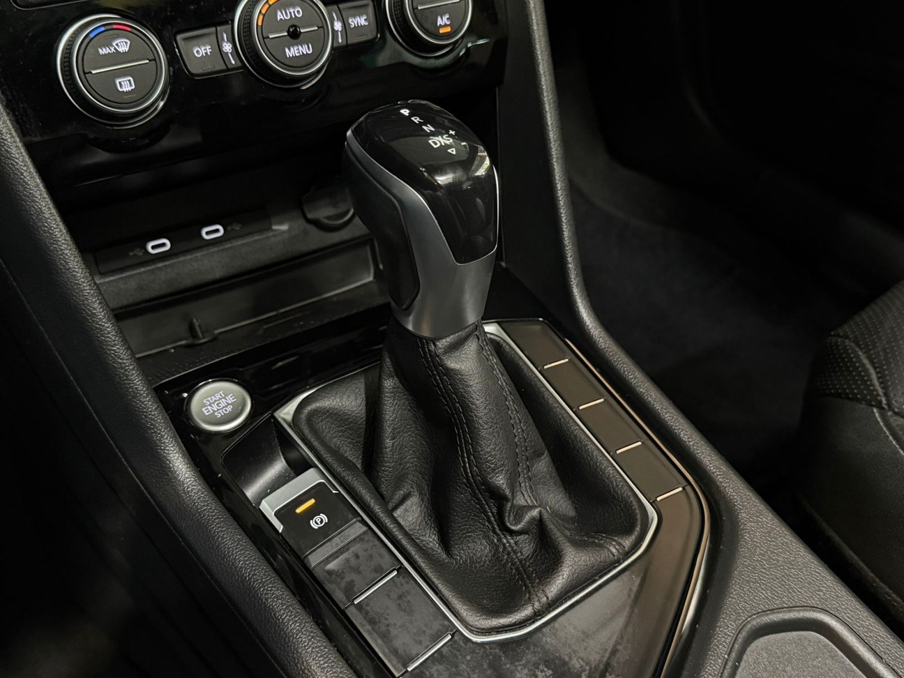 VOLKSWAGEN TAOS