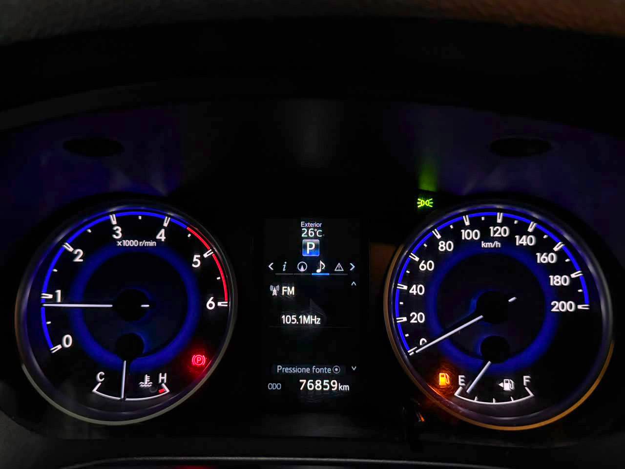 TOYOTA HILUX
