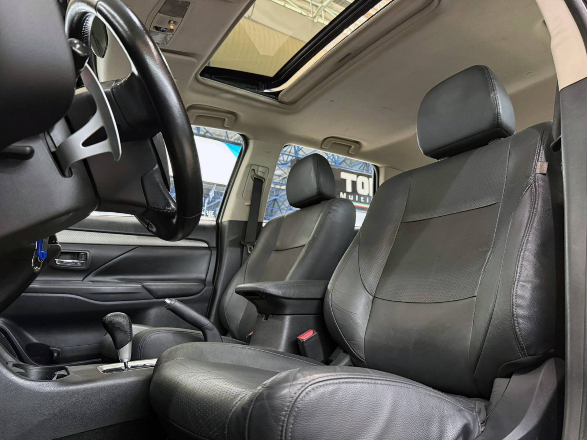 MITSUBISHI OUTLANDER