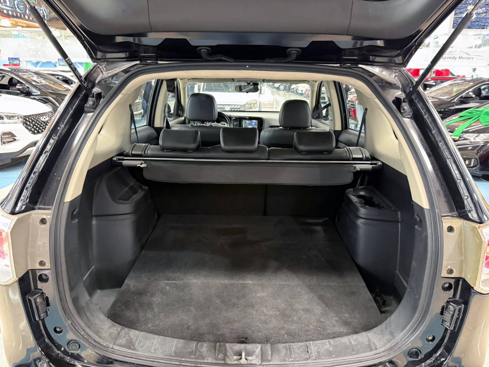 MITSUBISHI OUTLANDER