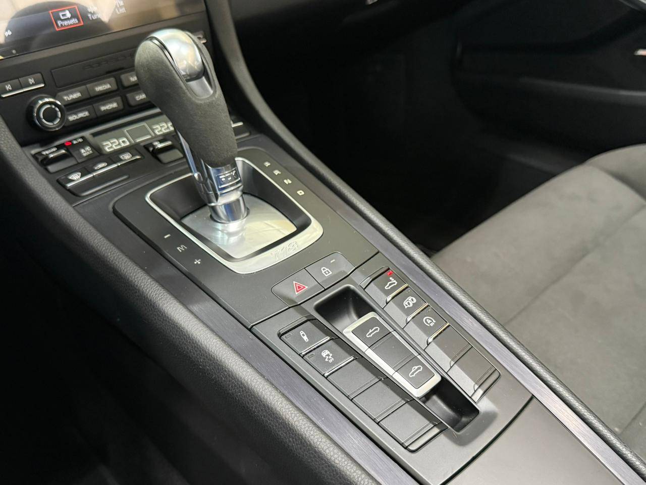PORSCHE 718