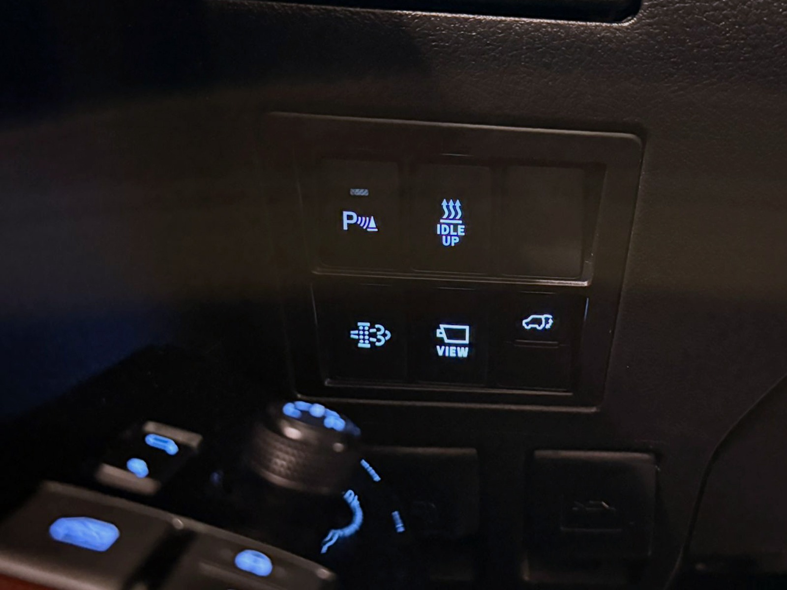 TOYOTA HILUX SW4